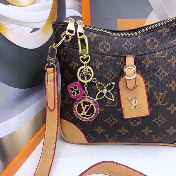 ブランドキーホルダー着用イメージ